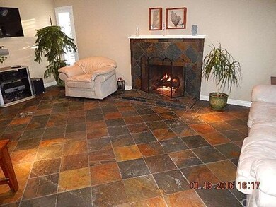 Living room w/Fireplace