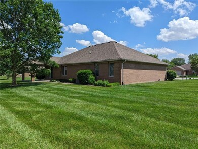 4984 W Hyde Ct, Columbus, IN 47203 - photo 5