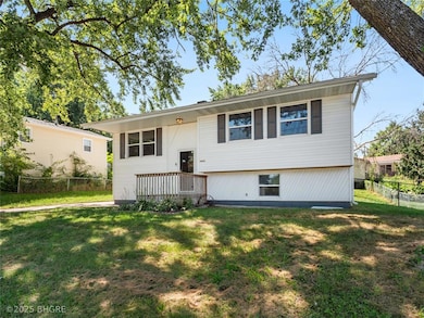 3902 E 40th St, Des Moines, IA 50317 - photo 2