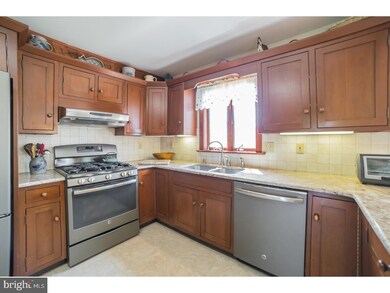 2114 Fox Hollow Ln, East Greenville, PA 18041 - photo 4