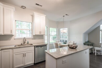 1951 Oak Tree Ln Mount-large-013-8-DKL 7