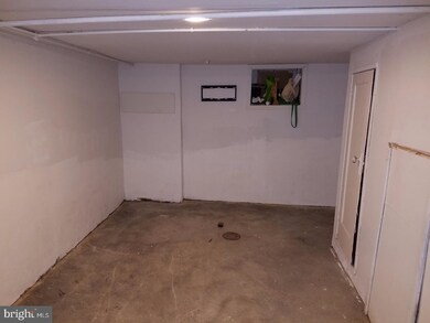 822 Locust St, Reading, PA 19604 - photo 7