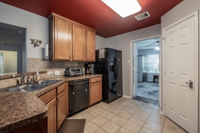 4709 Lake Line Ct, Alvin, TX 77511 - photo 6