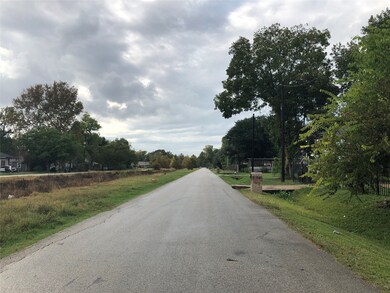 910 Randolph St, Houston, TX 77088 - photo 4