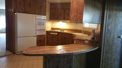 Kitchen & Breakfast Bar
