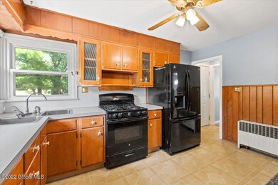 33 Hampton Ave, Rensselaer, NY 12144 - photo 3