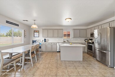 10_2401 s 83rd dr-17