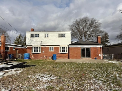 4826 Bates Dr, Warren, MI 48092 - photo 2