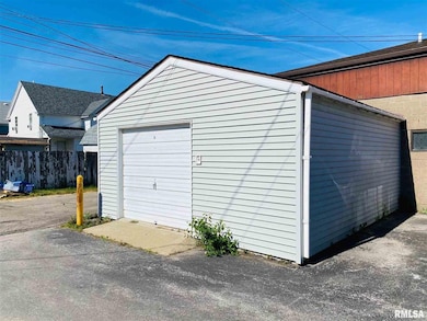 1523 Washington St, Davenport, IA 52804 - photo 2