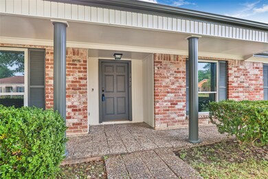 317 W Castle Harbour Dr, Friendswood, TX 77546 - photo 5