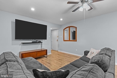 4000 Gypsy Ln unit 637, Philadelphia, PA 19129 - photo 5