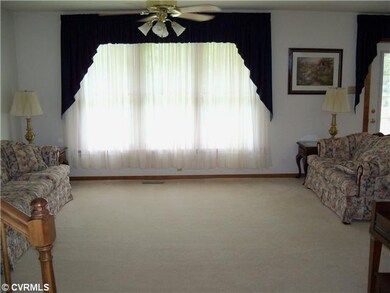 Living Room - Bright with lots of Windows