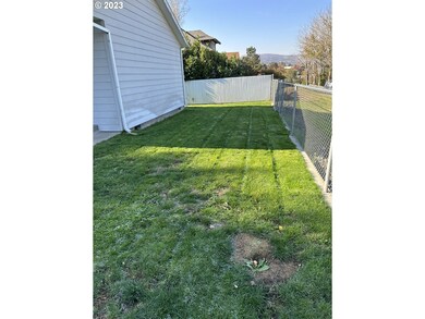 820 E 9th St, the Dalles, OR 97058 - photo 7