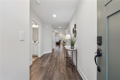 Inviting Foyer/Entryway