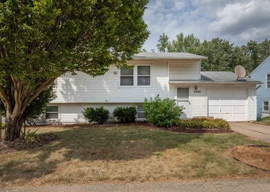 2526 W 56th St, Davenport, IA 52806 - photo 2