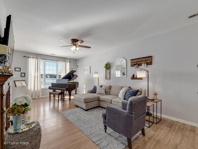 2364 Georgetown Cir unit 52, Aurora, IL 60503 - photo 3