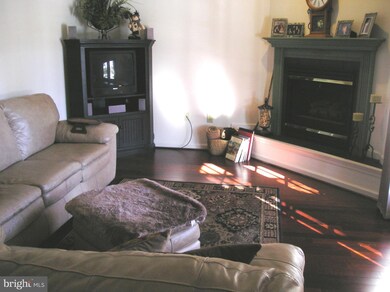 1369 Lindsay Ln, Hagerstown, MD 21742 - photo 4