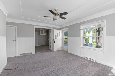 2915 W 49th St, Davenport, IA 52806 - photo 3