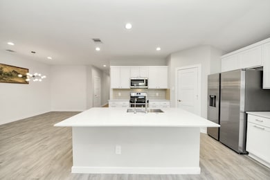 Kitchen with Spacious Islands