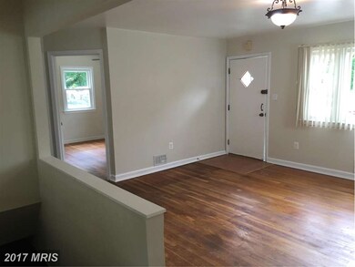 5706 Somerset Rd, Riverdale, MD 20737 - photo 5