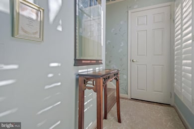 10803 Luxberry Dr, Rockville, MD 20852 - photo 4