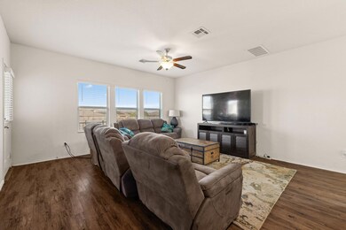 428 Major Lee Ln, Jarrell, TX 76537 - photo 7