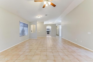 006-photo-dining-room-14577919