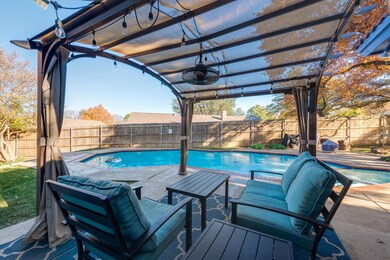 916 Brestol Ct E, Bedford, TX 76021 - photo 3