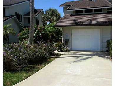 Interior Space/Layout. Great Room. Privacy blinds