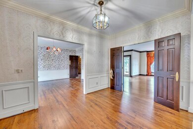 Glen Oaks Foyer