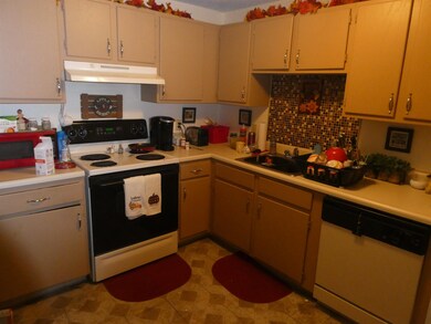 545 Calef Rd unit 18, Manchester, NH 03103 - photo 3