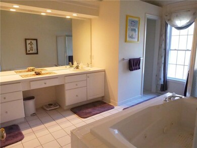 190 Fieldstone Ln, Saunderstown, RI 02874 - photo 5