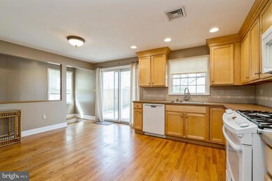 146 Outcalt St, Hightstown, NJ 08520 - photo 5
