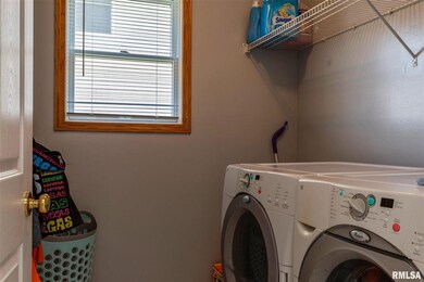 2836 W 63rd St, Davenport, IA 52806 - photo 7