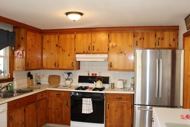 166 Old Marsh Hill Rd, Dracut, MA 01826 - photo 2