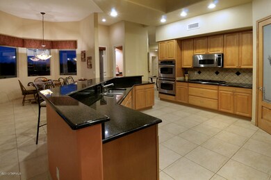 Kitchen:Double Ovens:Gas Cooktop