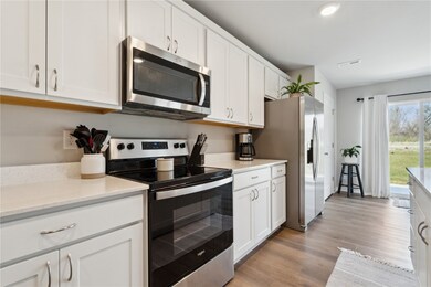 2592 Anne Ln, Hiawatha, IA 52233 - photo 6