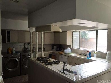 828 W 137th St, Compton, CA 90222 - photo 3