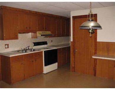 14 Van Horn St, Chicopee, MA 01013 - photo 2