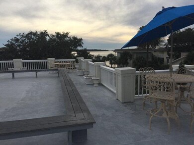 PARTY ROOF DECK