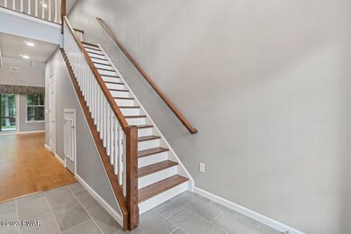 807 Macintosh Way, Matamoras, PA 18336 - photo 4