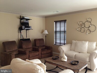 4129 Applegate Ct, Suitland, MD 20746 - photo 3