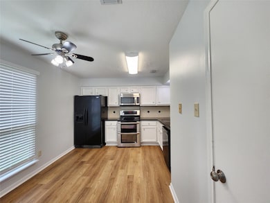 8534 Dawnridge Dr, Houston, TX 77071 - photo 5