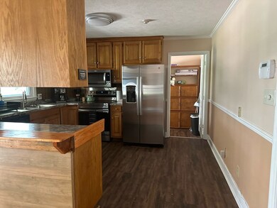 1817 W Lakeridge Dr, Albany, GA 31707 - photo 4