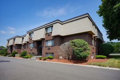 9 Hallmark Gardens unit 3, Burlington, MA 01803 - photo 3