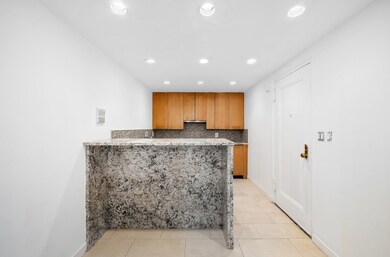 Kensington House unit 902, New York, NY 10011 - photo 5