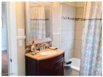 209 Gabriel staged bathroom
