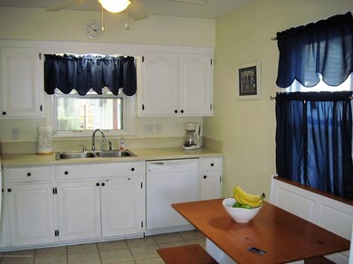 6009 Coulson Ct, Lansing, MI 48911 - photo 3