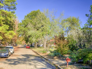 Gorgeous tree lined street headed right into Brade