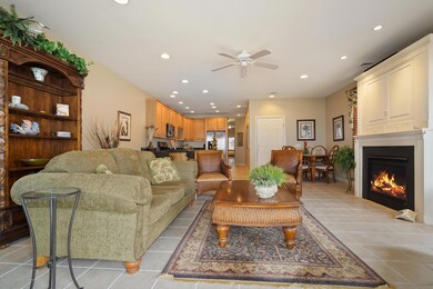 Great Room w Gas Fireplace